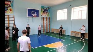 Урок физкультуры 9 класс. На тему: техника игры 'Волейбол'.
