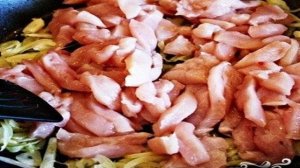 Куриное рагу с помидорами и луком