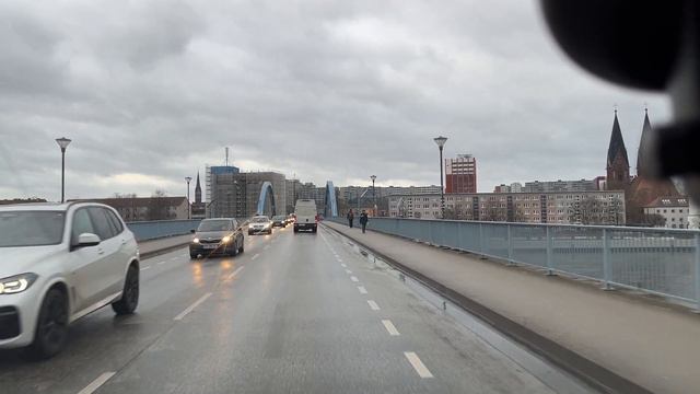 Как выглядит жизнь на границе Германия 🇵🇱 ￼ Польша 🇩🇪 через границу. смотреть онлайн