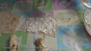 Трубочки из лаваша с сыром и творогом на сковороде.