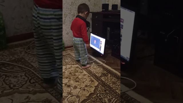 Детский танец маленького мальчика Азима смотреть онлайн
