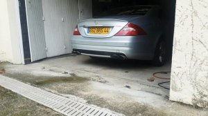 Mercedes CLS 55 AMG Straight pipe V8 kompressor exhaust sound cold start