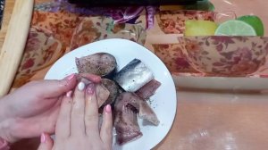 Жареная скумбрия на овощной подушке | Как приготовить скумбрию