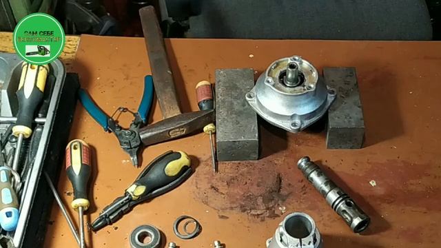 Как самому поменять подшипник на конусном редукторе бензокосы. смотреть онлайн