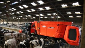 Самоходный кормосмеситель c 2 вертикальными шнеками KUHN SPW