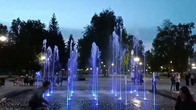 В городе Ртищево Саратовской области запустили фонтан, который ждали два года смотреть онлайн