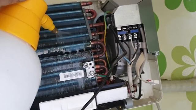 Очистка внутреннего блока кондиционера химическим раствором от грибка,плесени и т.д смотреть онлайн