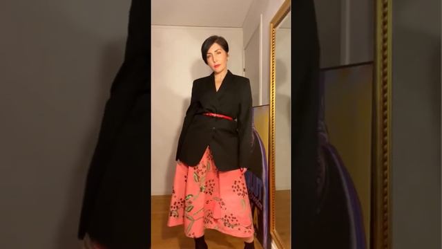 Винтажная юбка, которую я вышила пайетками и бисером #vintage #vintagestyle #customized смотреть онлайн