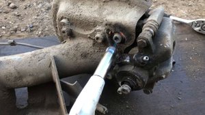 Греем горелкой болт что бы его выкрутить Часть 2