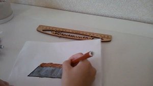 делою корм для собак из бумаги.