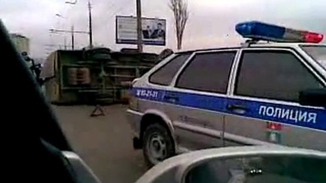 Водитель маршрутки перевернул газель