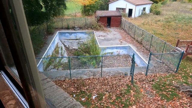 Extraordinary ABANDONED 70's Tudor House Hidden Way Out In The Country! (Pool, Boat & More) EXP.161 смотреть онлайн