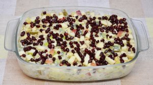 Фруктовый салат с грецким орехом и йогуртом.