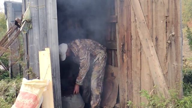 Рыба холодного копчения! Коптим осетра в деревенской сарайке! Рецепт от Семь Перцев!