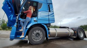Обзор кабины дальнобойщика. Iveco Stralis на жидком метане! Грузовик будущего