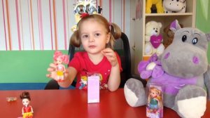Распаковка игрушек. коробочка с сюрпризом. девочка играет с куклами. вечеринка у маринки.