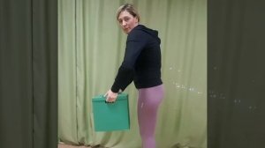 Как наклоняться и поднимать тяжести, чтобы не сорвать спину