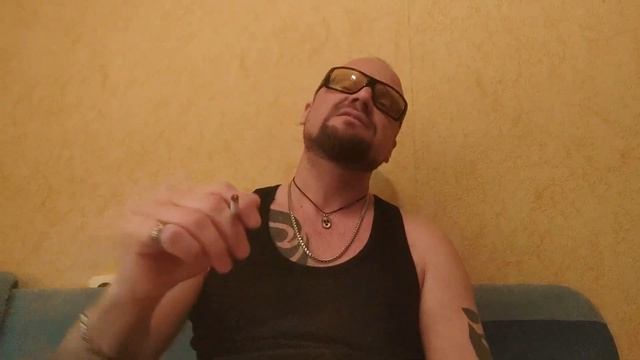 КАКУЮ ЛЮБИМ ГАДИТ, а та что завязывает шнурки не ЖЕЛАННА смотреть онлайн