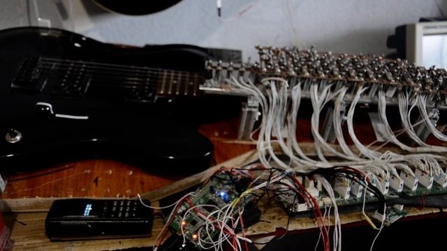 Tapping only. (by guitar-robot "MAKUKA") смотреть онлайн