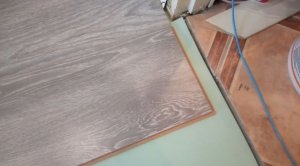 Укладка ламината на бетонный пол через ОСП. Уменьшаю вред от ОСП