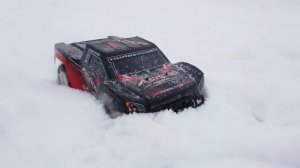 WL TOYS 12423 зимой на шипах