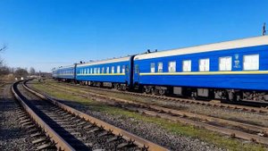 Пассажирский поезд Львов-Херсон во главе тепловоз 2ТЭ10УТ-0077 16.11.21