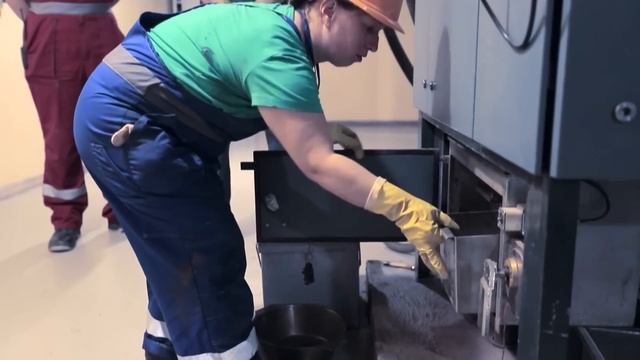 Сложное производство бриллиантов. От горно-обогатительного комбината до огранки камня смотреть онлайн