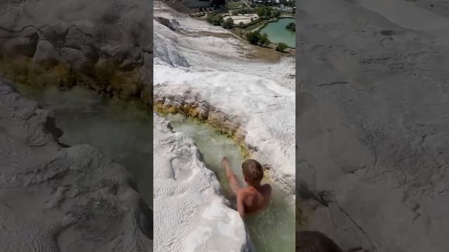 Pamukkale - термальные источники в провинции Денизли на юго-западе Турции.