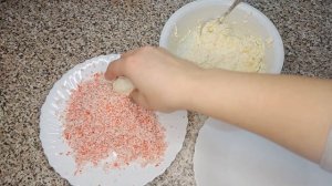 Закуска из плавленого сыра / Сырные шарики из крабовых палочек / Елочные игрушки Шарики из сыра