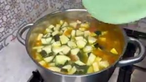 Прекрасный вкусный овощной суп с кабачками.Еда для здоровья