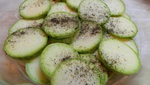 Запеканка из цветной капусты, кабачков и сыра