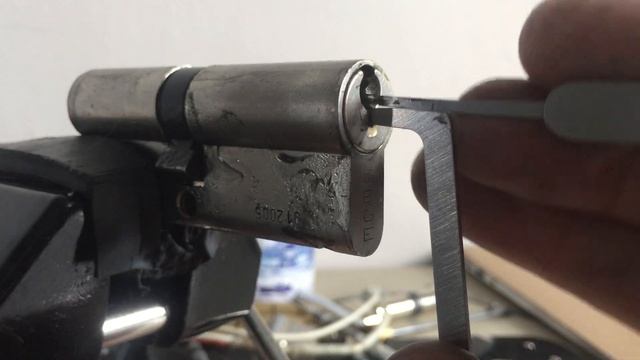 Замочный мастер Иваново вскрытие дверного замка GEGE смотреть онлайн