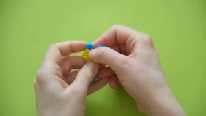 ❤Цветок. Фигурки из резинок Как сплести кольцо из резиночек  в видеоуроке №1❤