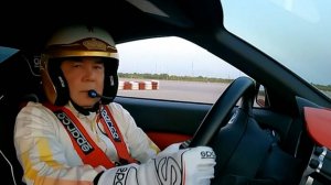 Гурбангулы Бердымухамедов испытал гоночный автомобиль