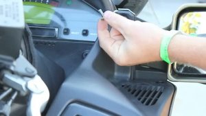 Suzuki Burgman 650 Front Panel Removal without removing the handlebar cover | MicBergsma