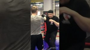 Работа против левши! Атака сильной рукой на встречу передней руке соперника(левши)!