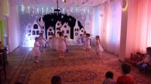 Танец снежинок в детском саду