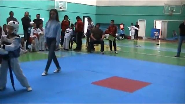 2-й турнір з тхеквондо ВТФ присвячений до "Дня матері" - Фінал до 26 кг - раунд 2 смотреть онлайн