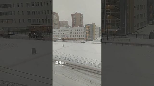 Зимняя погрузка снега в самосвал #Shorts