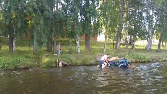 озеро Таватуй. 14/07/2018 местная пьянь утопила мотоцикл с псевдо/коляской. смотреть онлайн