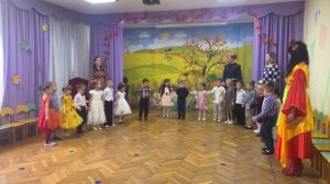 Средняя группа «Солнышко». Праздник «Осень, осень в гости просим».