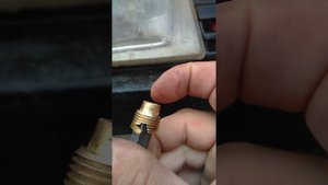 Выкручиваем датчик температуры ЛАДА 08.