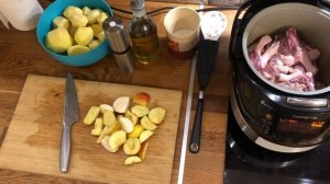 Утка с яблоками и картофелем в мультиварке