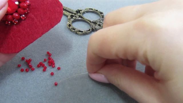 Брошь пуговица, Вышиваем брошку! смотреть онлайн