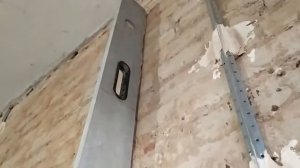 Как установить маяки на кривую стену