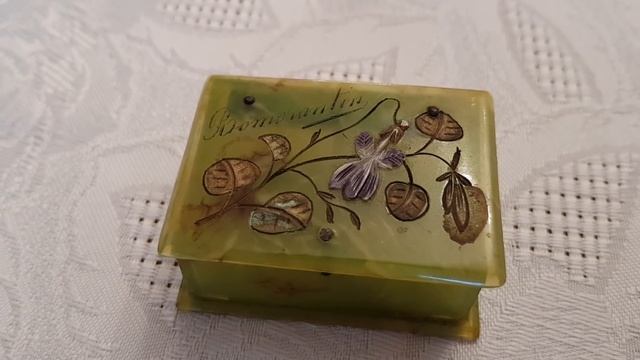 Блошиный рынок. Редкие антикварные украшения. Винтажная бижутерия.'