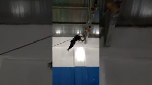 Подъем по вертикальным перилам, спуск по наклонной навесной переправе с самостраховкой