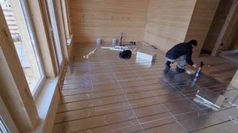 ТЁПЛЫЙ ПОЛ В КАРКАСНОМ ДОМЕ.Без стяжки. Водяной. Вариант 1:с электрическим коллектором.