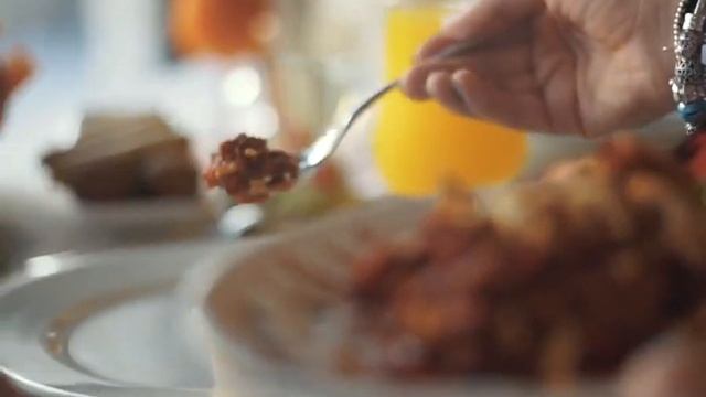 Mediterranean Friday Brunch at Byblos Sur Mer - InterContinental Abu Dhabi смотреть онлайн