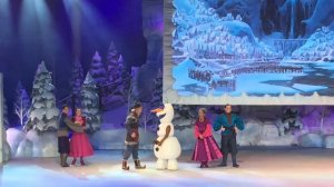 Анна и Эльза в Диснейленде